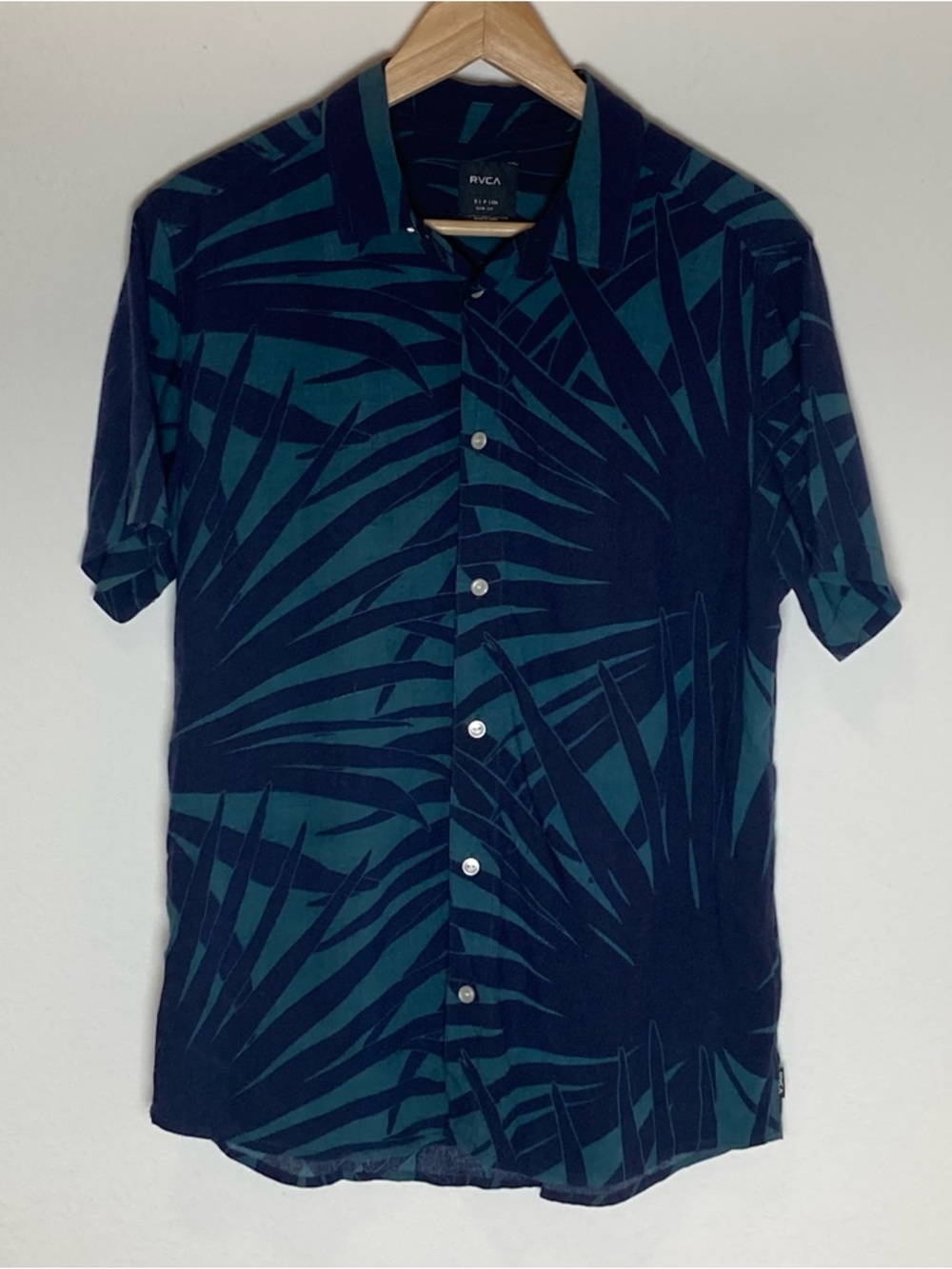 RVCA Slim Fit Men’s Blue Palm Print Short Sleeve Button Up Size Small Costal